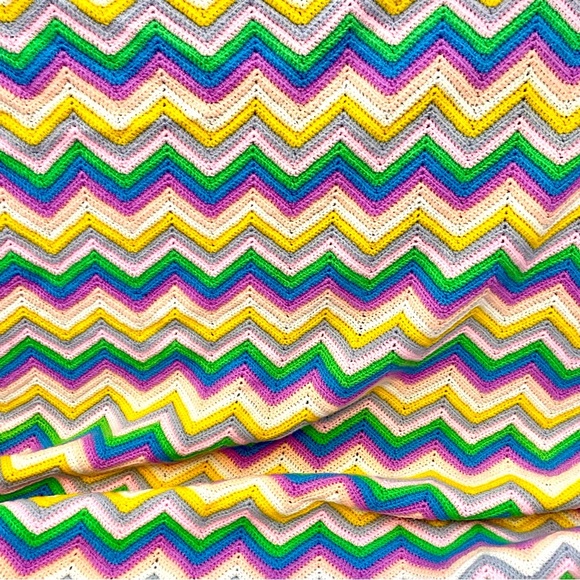 Colorful Hand Knit Chevron Pattern Blanket - Picture 2 of 3